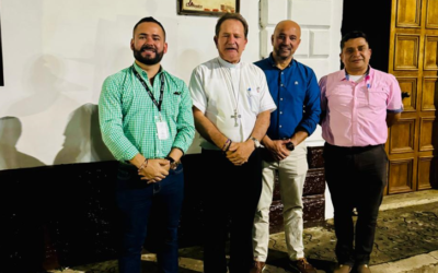 Se reúnen el Arzobispo Monseñor Hugo Torres y nuestro Rector Dr. Fáber Alzate en Santa Fe de Antioquia.