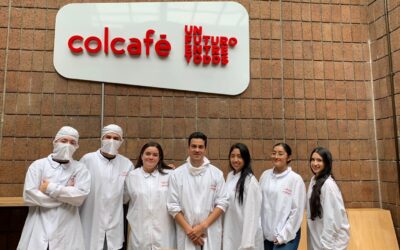 Visita de estudiantes de Unisabaneta a Colcafé.