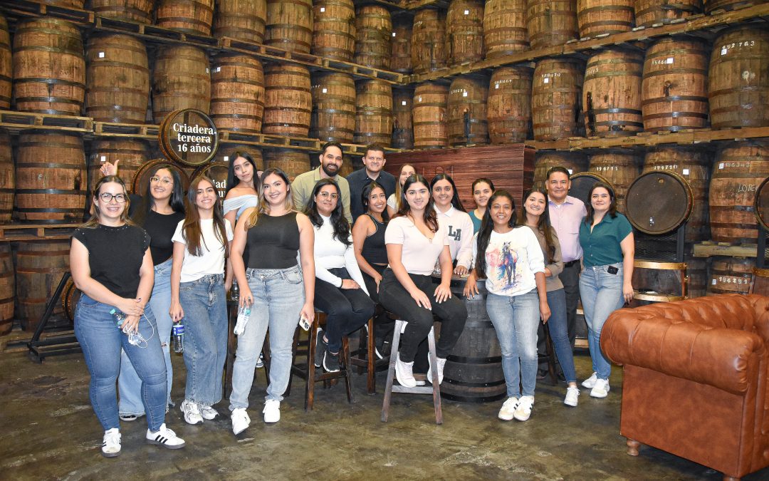 Visita académica de estudiantes y docentes de UNISABANETA a la Fábrica de Licores de Antioquia