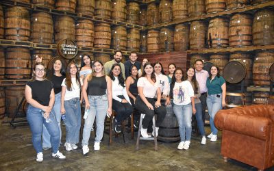 Visita académica de estudiantes y docentes de UNISABANETA a la Fábrica de Licores de Antioquia